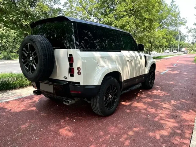 Land Rover Defender — Фото автомобиля 5