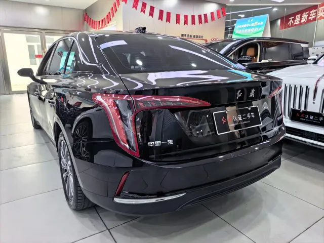Hongqi E-QM5 — Фото автомобиля 4