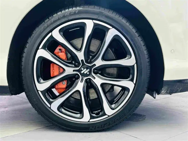 IM Motors LS6 — Фото автомобиля 11