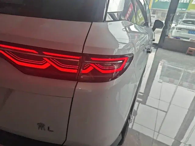 BYD Song L DM-i — Фото автомобиля 23