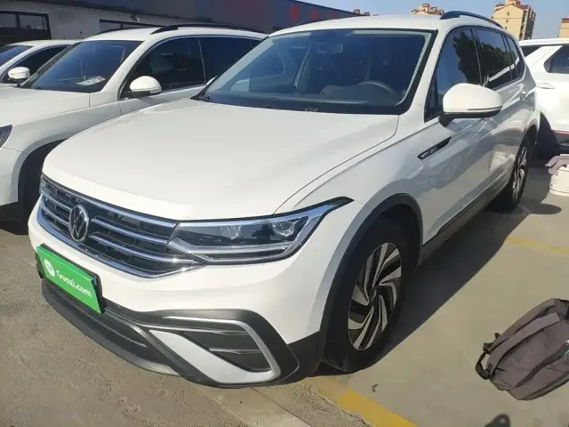 Фотография автомобиля — Volkswagen Tiguan L