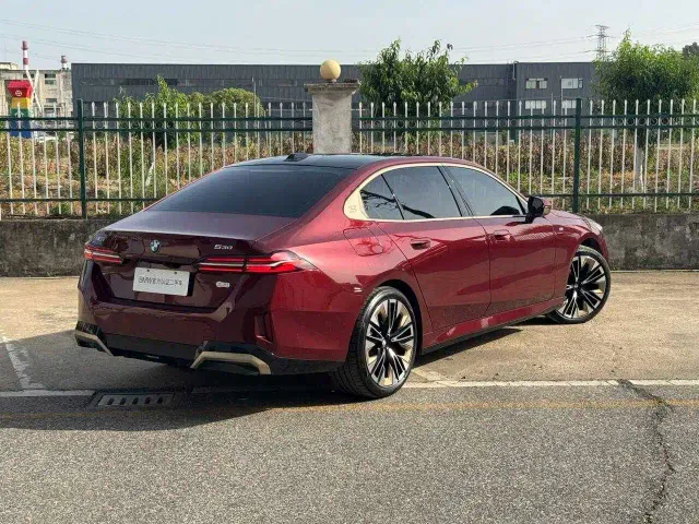 BMW 5 Series — Фото автомобиля 4