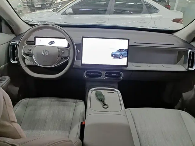 Leapmotor B10 — Фото автомобиля 9