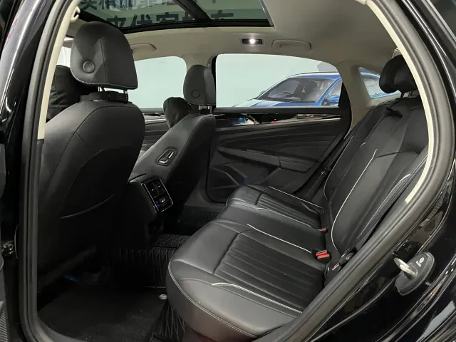 Volkswagen Passat — Фото автомобиля 13
