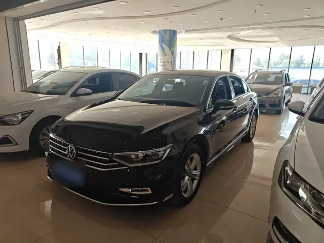 Фотография автомобиля — Volkswagen Magotan
