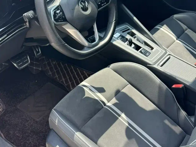 Volkswagen Golf — Фото автомобиля 12