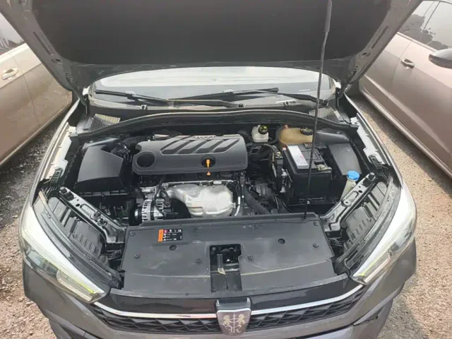 Roewe i5 — Фото автомобиля 19