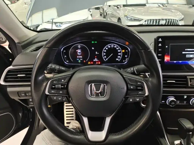 Honda Accord — Фото автомобиля 10