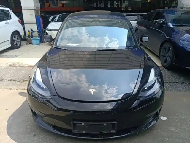 Tesla Model 3 — Фото автомобиля 2