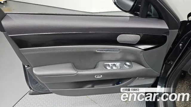 Genesis G90 Бензин 3.5 турбо AWD — Фото автомобиля 23