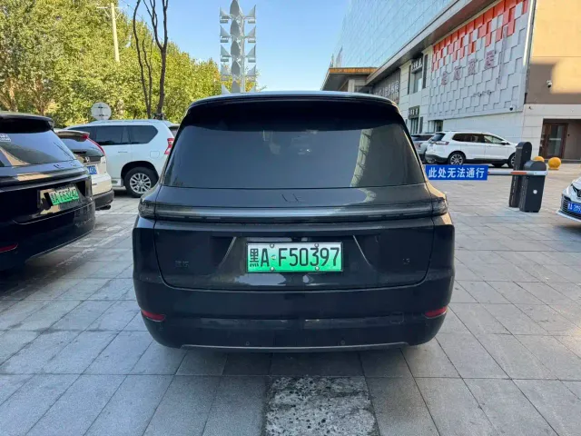 Li Auto L9 — Фото автомобиля 10