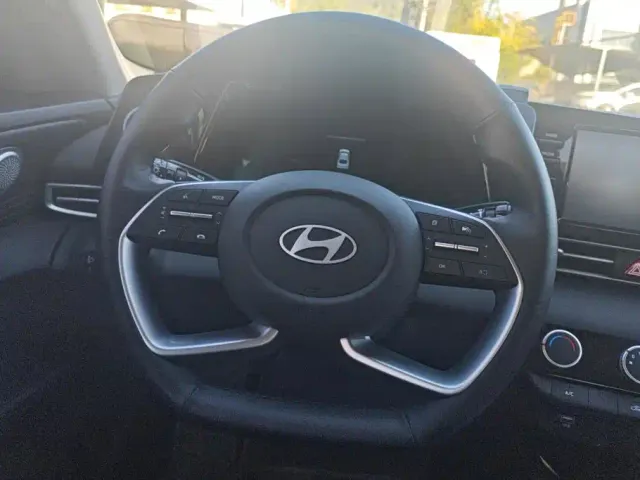 Hyundai Elantra — Фото автомобиля 14