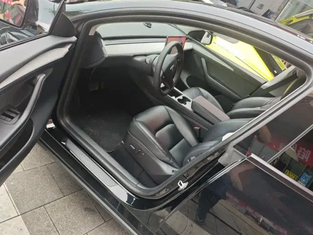 Tesla Model Y — Фото автомобиля 4