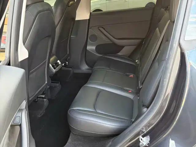Tesla Model Y — Фото автомобиля 8