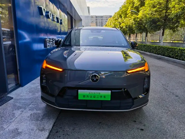 Volvo XC70 Plug-in Hybrid — Фото автомобиля 2