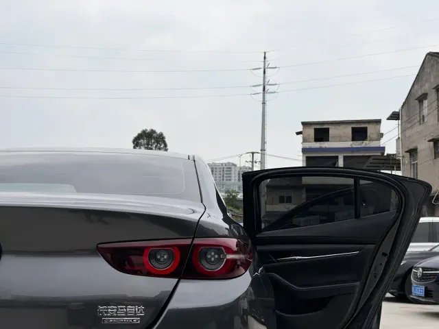 Mazda Axela — Фото автомобиля 20