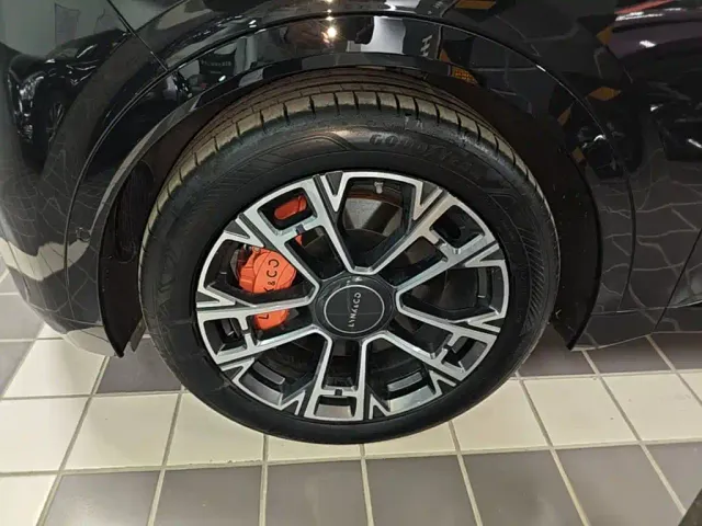 Lynk & Co 900 — Фото автомобиля 22