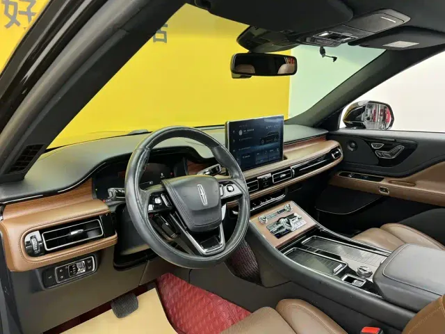 Lincoln Aviator — Фото автомобиля 26