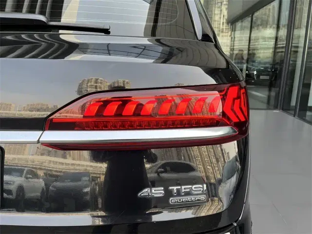 Audi Q7 — Фото автомобиля 13