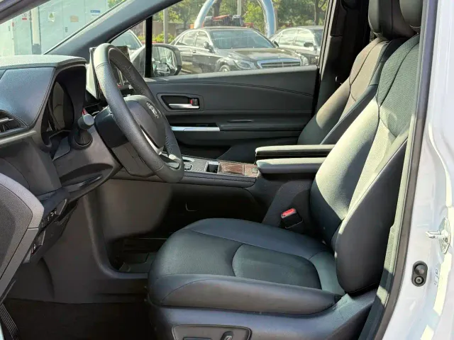 Toyota Granvia — Фото автомобиля 5