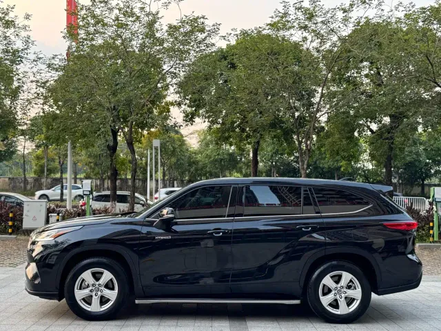 Toyota Highlander — Фото автомобиля 11