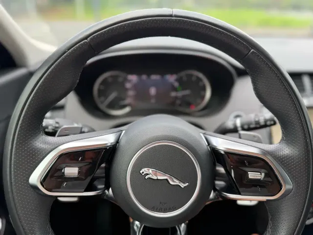 Jaguar E-PACE — Фото автомобиля 11