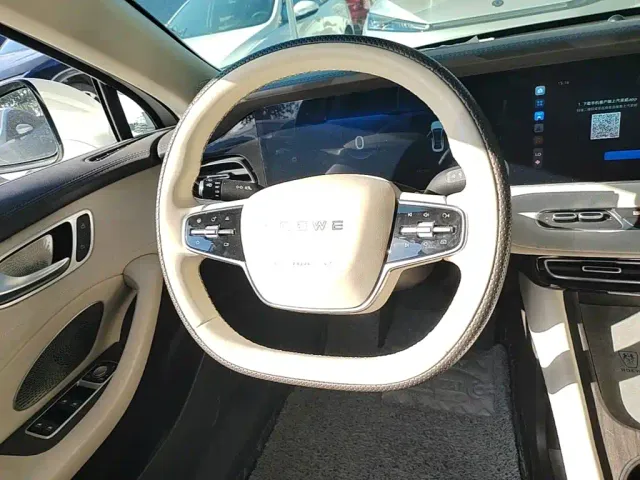 Roewe D7 — Фото автомобиля 10