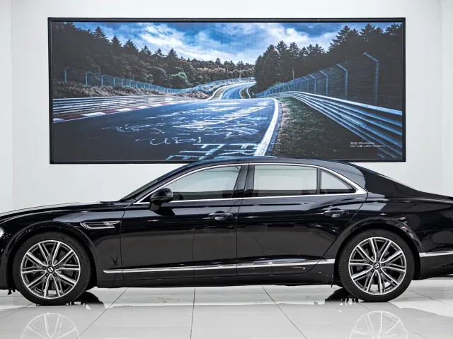 Bentley Flying Spur — Фото автомобиля 3