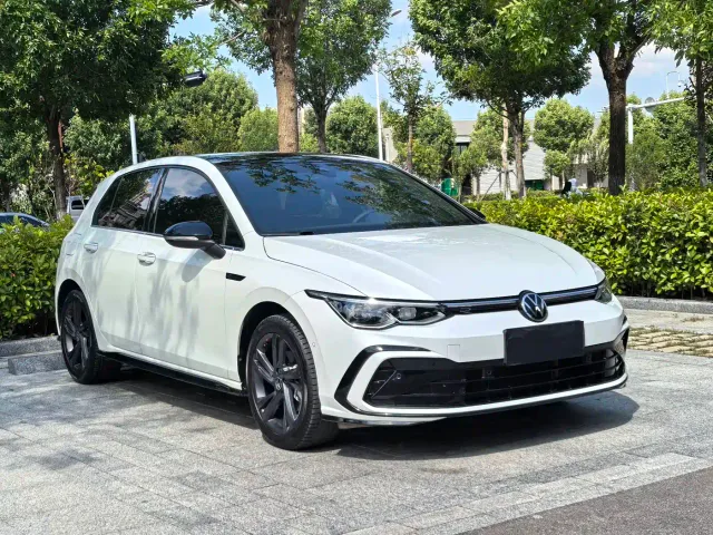 Volkswagen Golf — Фото автомобиля 3