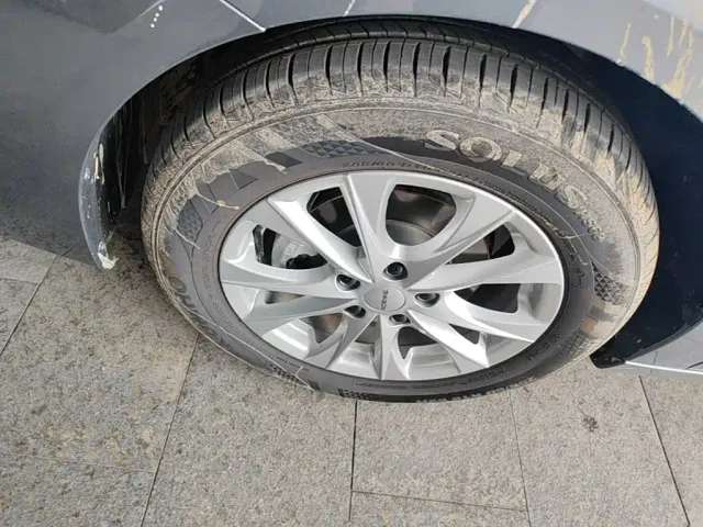 Roewe i5 — Фото автомобиля 22