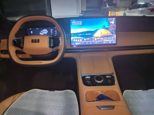 Geely Galaxy Starship 7 EM-i — Фото автомобиля 5