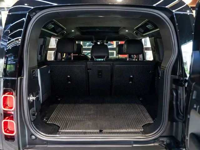 Land Rover Defender — Фото автомобиля 12