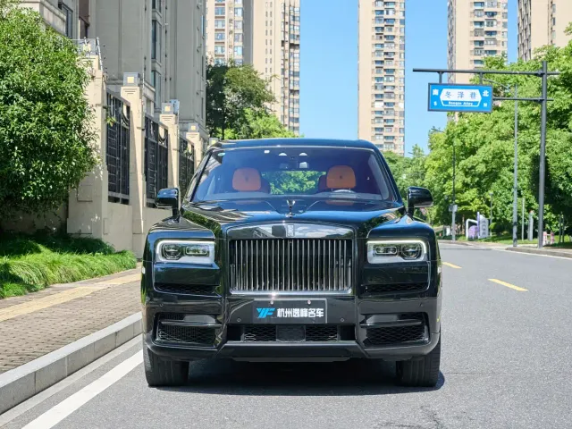 Rolls-Royce Cullinan — Фото автомобиля 2