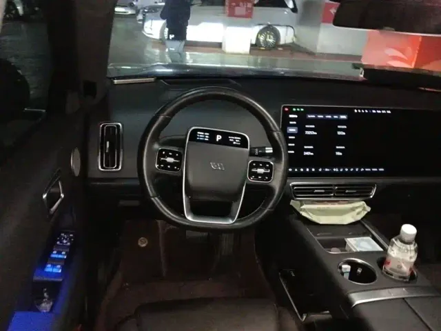 Li Auto L9 — Фото автомобиля 2