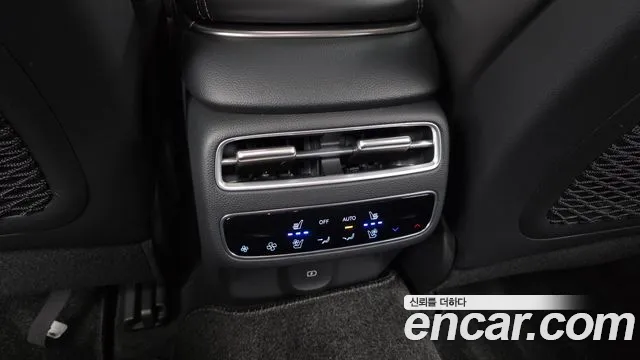 Genesis GV70 — Фото автомобиля 24