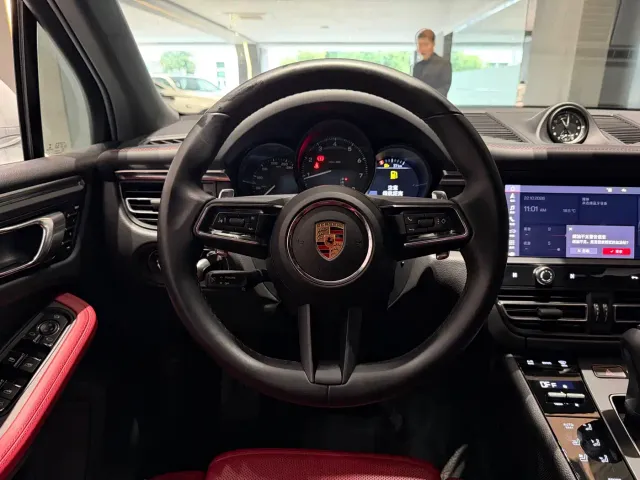 Porsche Macan — Фото автомобиля 16