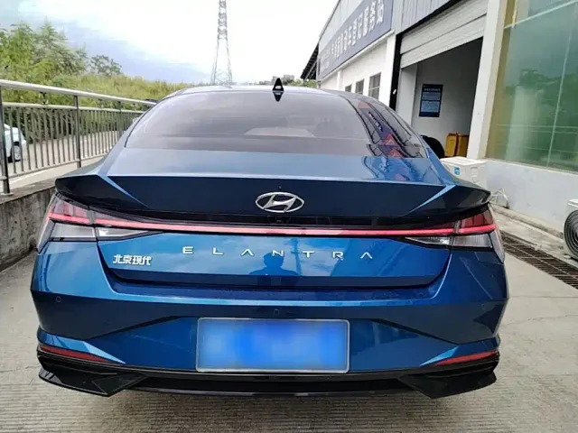 Hyundai Elantra — Фото автомобиля 5