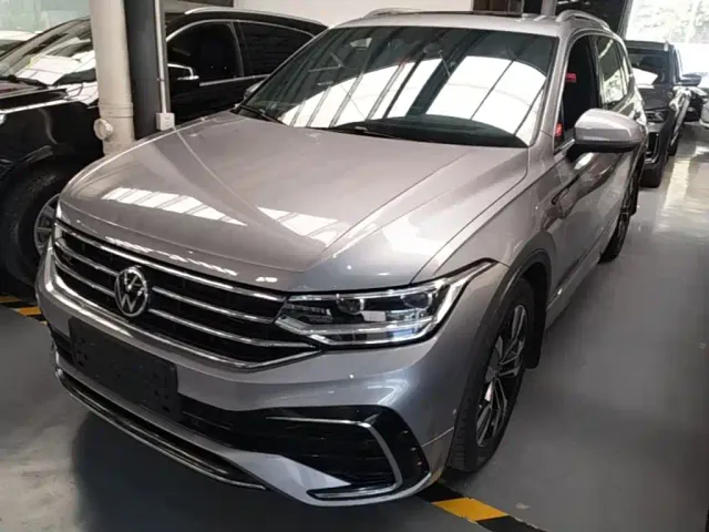 Фотография автомобиля — Volkswagen Tiguan L
