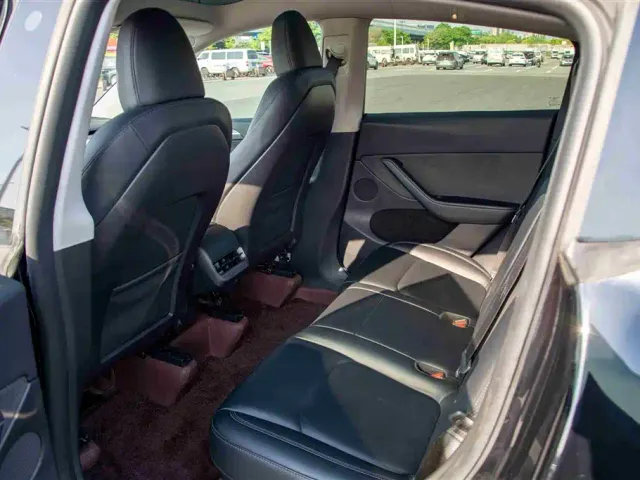 Tesla Model Y — Фото автомобиля 12