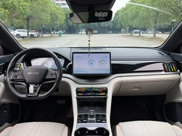 BYD Song PLUS PHEV 2023 Champion Edition EV 520KM Premium — Фото автомобиля 4
