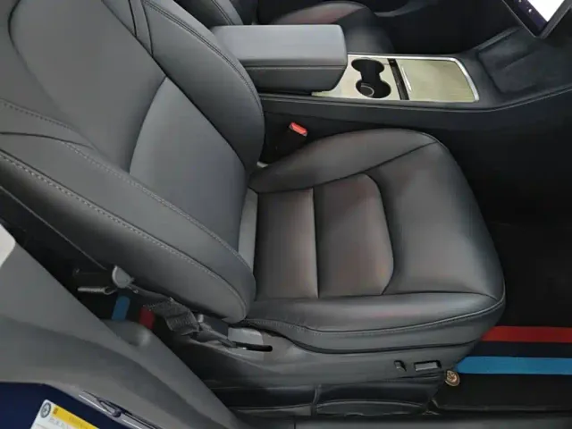 Tesla Model Y — Фото автомобиля 24