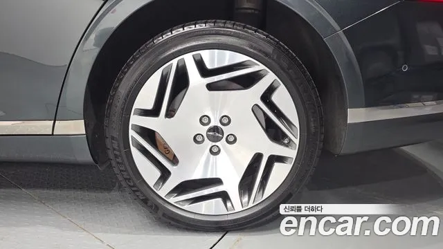 Genesis G90 Бензин 3.5 Turbo e-S/C AWD LWB — Фото автомобиля 5