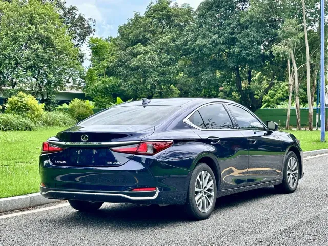Lexus ES — Фото автомобиля 5