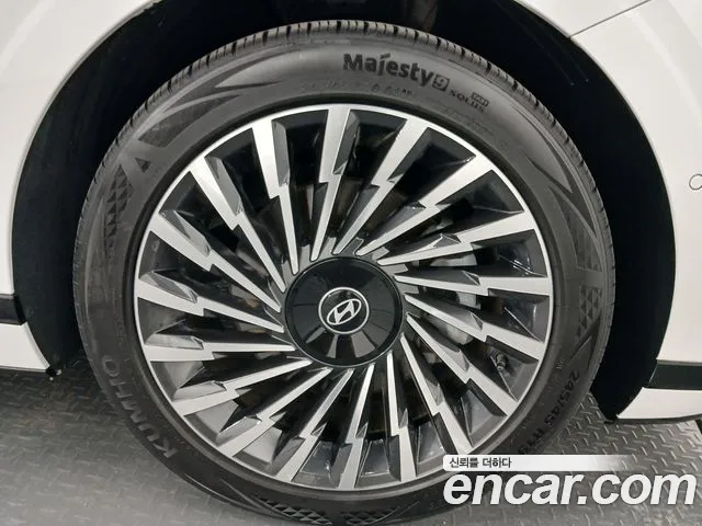 Hyundai Grandeur GN7 — Фото автомобиля 6
