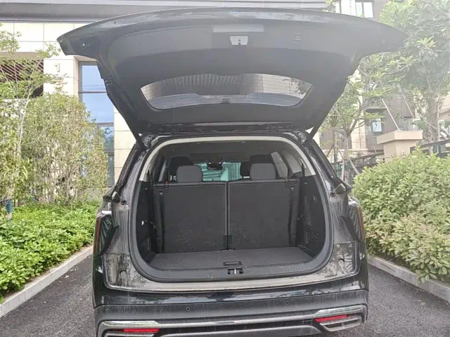Hongqi HS7 PHEV — Фото автомобиля 18