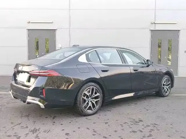 BMW i5 — Фото автомобиля 8
