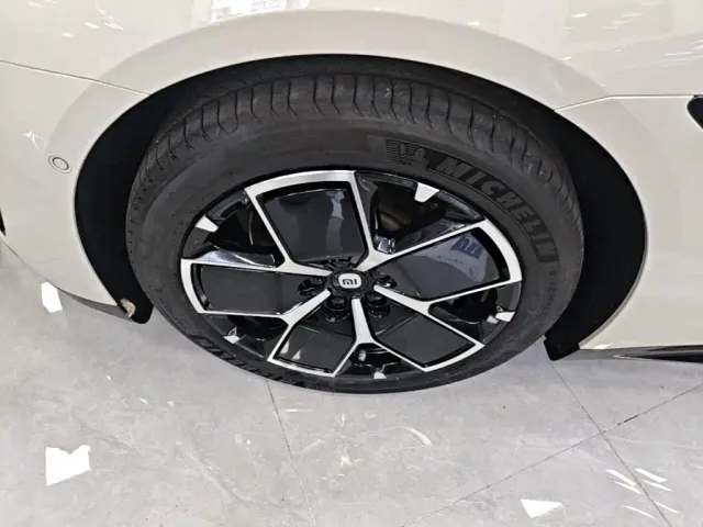 Xiaomi SU7 — Фото автомобиля 22
