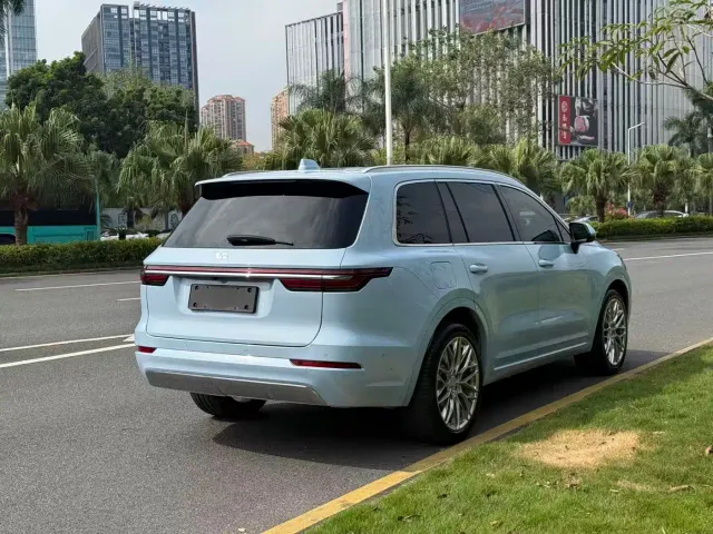 Li Auto ONE — Фото автомобиля 4