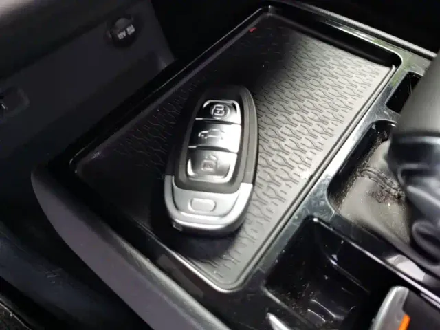 Hongqi E-QM5 — Фото автомобиля 11