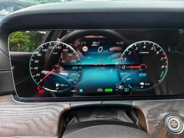Mercedes-Benz E-Class — Фото автомобиля 14